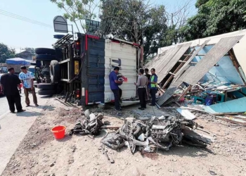 Kecelakaan Di Cirebon, Truk Tabrak Warung Di Gronggong, Ibu Dan Balita Meninggal