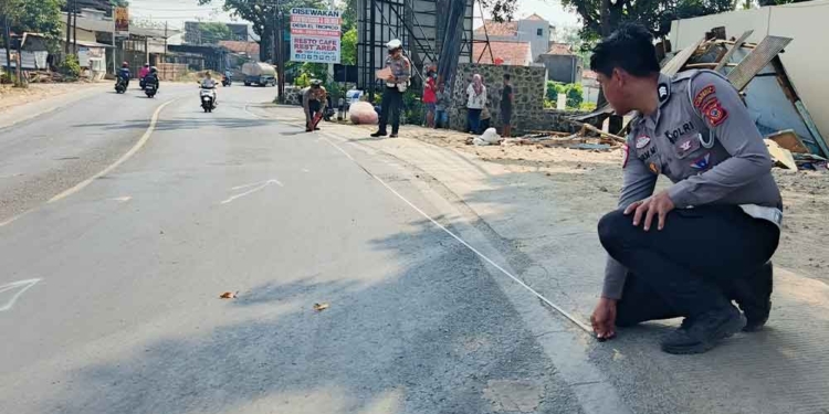Truk Sudah Kehilangan Kendali 120 Meter Sebelum TKP Kecelakaan di Gronggong Cirebon 6 Truk Sudah Kehilangan Kendali 120 Meter Sebelum Tkp Kecelakaan Di Gronggong Cirebon