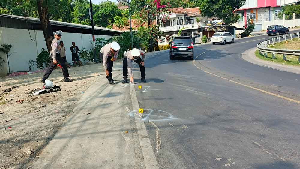 Korban Meninggal Kecelakaan di Gronggong Cirebon Bertambah Jadi 3 Orang, Polisi Lakukan Olah TKP 1 Korban Meninggal Kecelakaan Di Gronggong Cirebon Bertambah Jadi 3 Orang, Polisi Lakukan Olah Tkp