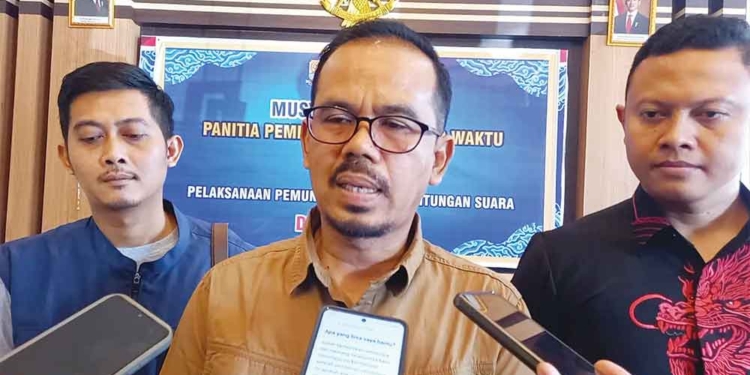 Kuwu Ciledug Tengah Cirebon Berpotensi Diberhentikan Permanen, Batas Waktu 21 Juli 2026 untuk Lakukan Perbaikan Administrasi 6 Kuwu Ciledug Tengah Cirebon Berpotensi Diberhentikan Permanen, Batas Waktu 21 Juli 2026 Untuk Lakukan Perbaikan Administrasi