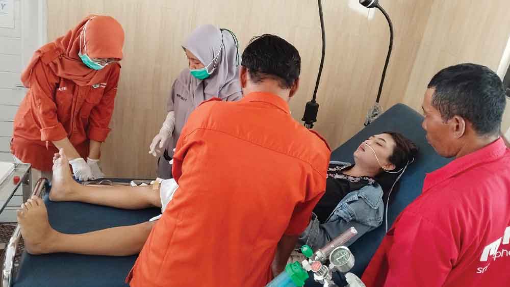 TERTIBKAN! Kabel Semrawut di Gebang Kulon Cirebon Makan Korban 1 Tertibkan! Kabel Semrawut Di Gebang Kulon Cirebon Makan Korban