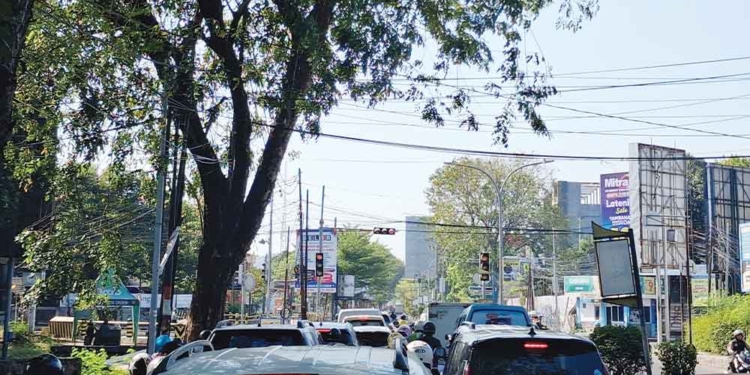 Aturan Baru Lampu Merah Buat Antrean Mengular Di Cirebon