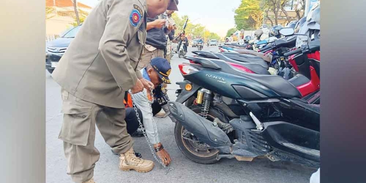 Parkir Liar Di Cirebon, Puluhan Pengendara Didenda Rp250 Ribu