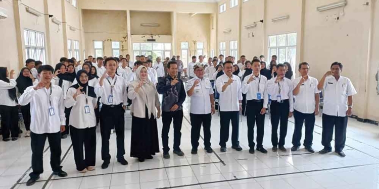 Pemkab Cirebon Perkuat Kompetensi Pencaker 6 Pemkab Cirebon Perkuat Kompetensi Pencaker