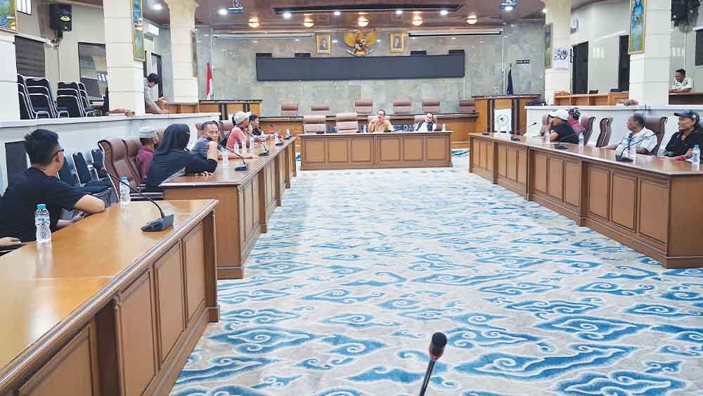 PKL Kesambi Cirebon Terancam Digusur, Temui Dewan Desak Audiensi dengan Wali Kota 1 Pkl Kesambi Cirebon Terancam Digusur, Temui Dewan Desak Audiensi Dengan Wali Kota