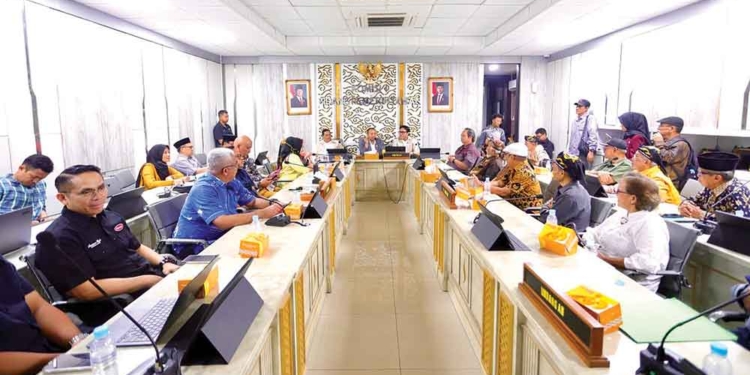Polemik Perubahan Nama Provinsi Jawa Barat Jadi Provinsi Tatar Sunda, Lanjut Legislasi, Akademisi Menolak 6 Polemik Perubahan Nama Provinsi Jawa Barat Jadi Provinsi Tatar Sunda, Lanjut Legislasi, Akademisi Menolak