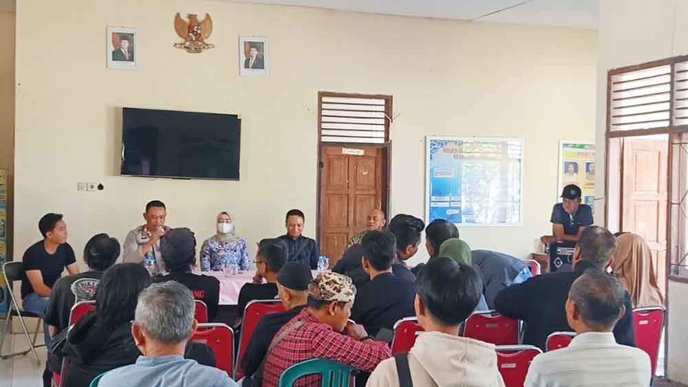 Dugaan Pungli Bantuan Pangan di Desa Wotgali Cirebon Viral 1 Dugaan Pungli Bantuan Pangan Di Desa Wotgali Cirebon Viral