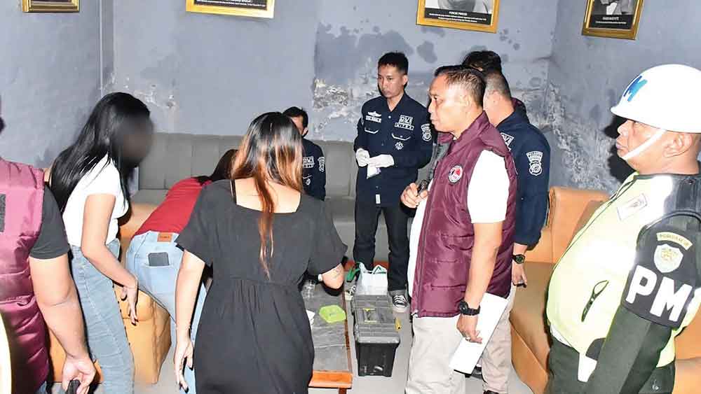Razia di Cirebon, Pengunjung dan PL Dites Urine 1 Razia Di Cirebon, Pengunjung Dan Pl Dites Urine