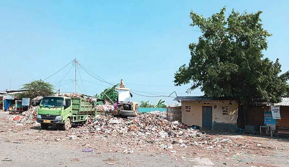 Gunungan Sampah di Kabupaten Cirebon Mulai Dibersihkan 1 Gunungan Sampah Di Kabupaten Cirebon Mulai Dibersihkan