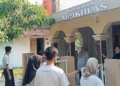 Mahasiswa Kkn Uin Siber Cirebon Bersihkan Musala Di Desa Barisan