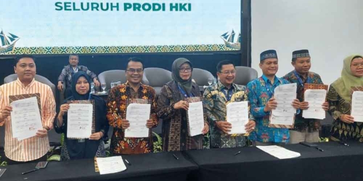Fakultas Syariah UIN Siber Cirebon Teken MoU dengan PDHKI dan APHK 6 Fakultas Syariah Uin Siber Cirebon Teken Mou Dengan Pdhki Dan Aphk