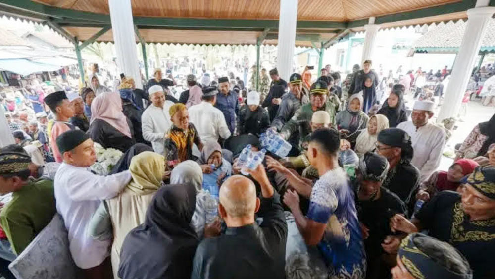 Siraman Panjang Keraton Kasepuhan Cirebon, Tradisi Berusia 6 Abad 1 Suasana Siraman Panjang Keraton Kasepuhan