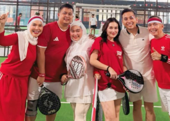Ayu Ting Ting Rayakan HUT RI Bareng Keluarga, Kevin Gusnadi Ikut Bermain Padel 1 Ayu Ting Ting Rayakan Hut Ri Bareng Keluarga, Kevin Gusnadi Ikut Bermain Padel