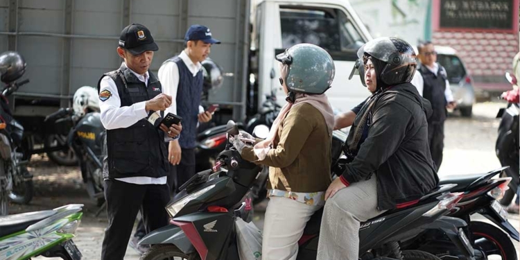Bapenda Kabupaten Cirebon Laksanakan Pelayanan Pajak Kendaraan Bermotor 6 Bapenda Kabupaten Cirebon Laksanakan Pelayanan Pajak Kendaraan Bermotor