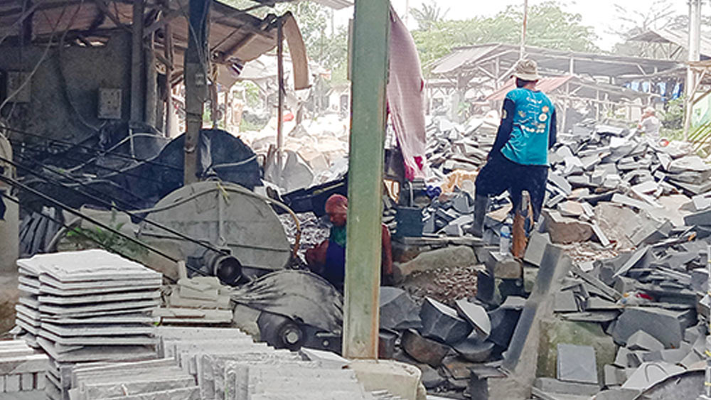Akui Limbah Cemari Lingkungan, Perajin Batu Alam Cirebon Minta Pendampingan Pemerintah 4 Perajin Batu Alam Cirebon