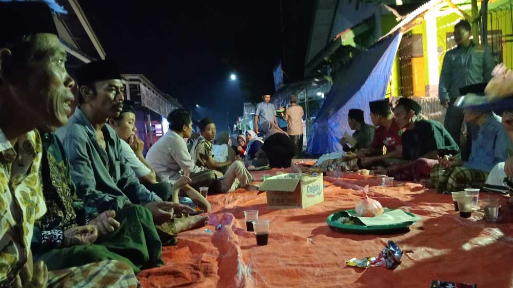 Jelang Peringatan Kemerdekaan RI, Lantunan Tahlil Menggema di Desa Prajawinangun Cirebon 1 Jelang Peringatan Kemerdekaan Ri, Lantunan Tahlil Menggema Di Desa Prajawinangun Cirebon