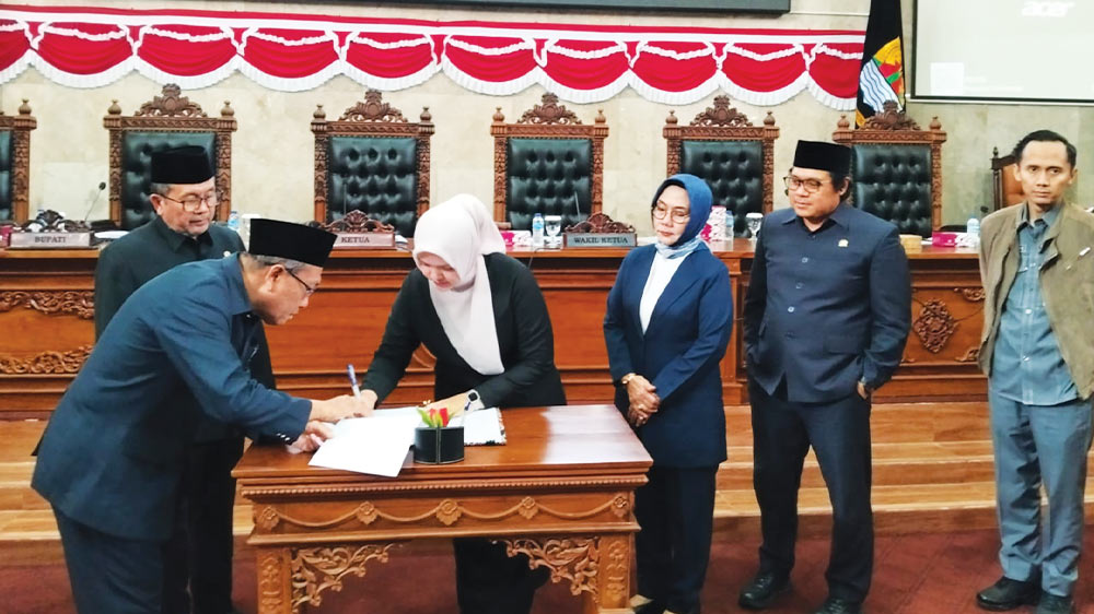 DPRD Kabupaten Cirebon dan Bupati Sepakati KUA-PPAS 2027 1 Dprd Kabupaten Cirebon Dan Bupati Sepakati Kua-Ppas 2027
