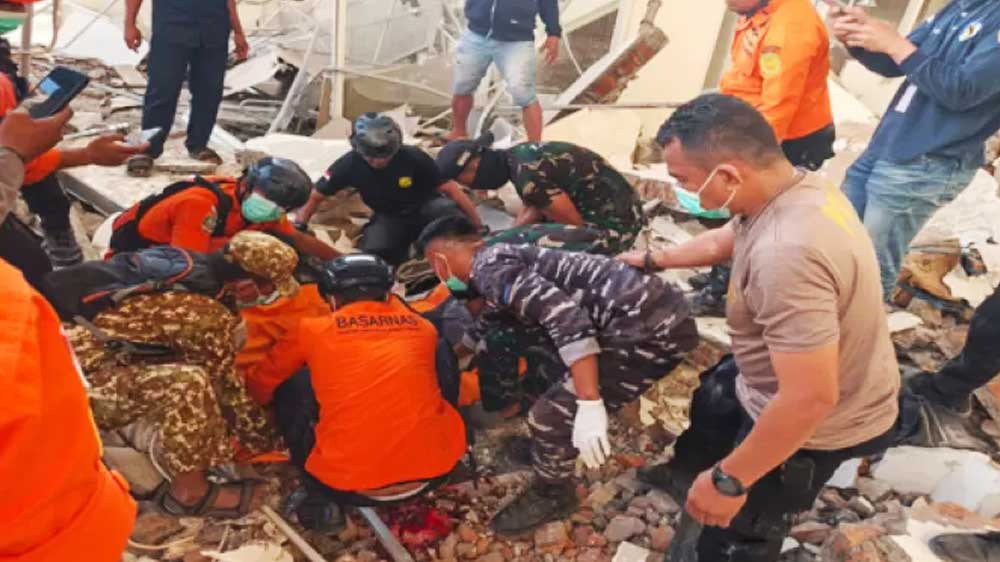 Gempa NTT M 7,7, Pemerintah Aktifkan Penanganan Darurat, Fokus Evakuasi Korban 1 Gempa Ntt M 7,7, Pemerintah Aktifkan Penanganan Darurat, Fokus Evakuasi Korban