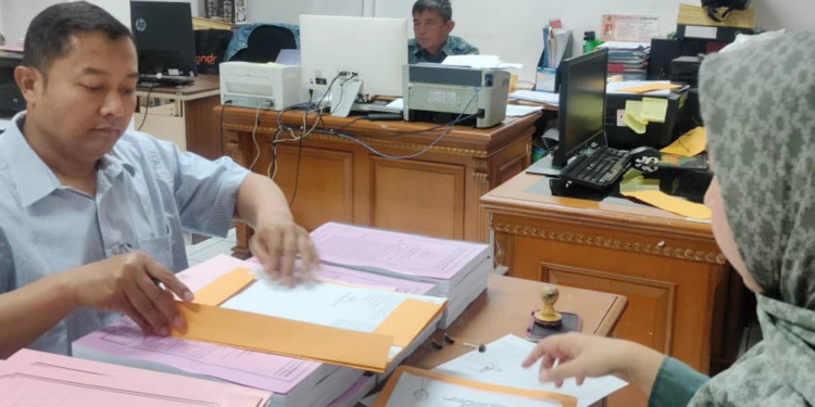 Kejari Limpahkan Korupsi BPR Bank Cirebon ke Tipikor 6 Korupsi Bpr Bank Cirebon