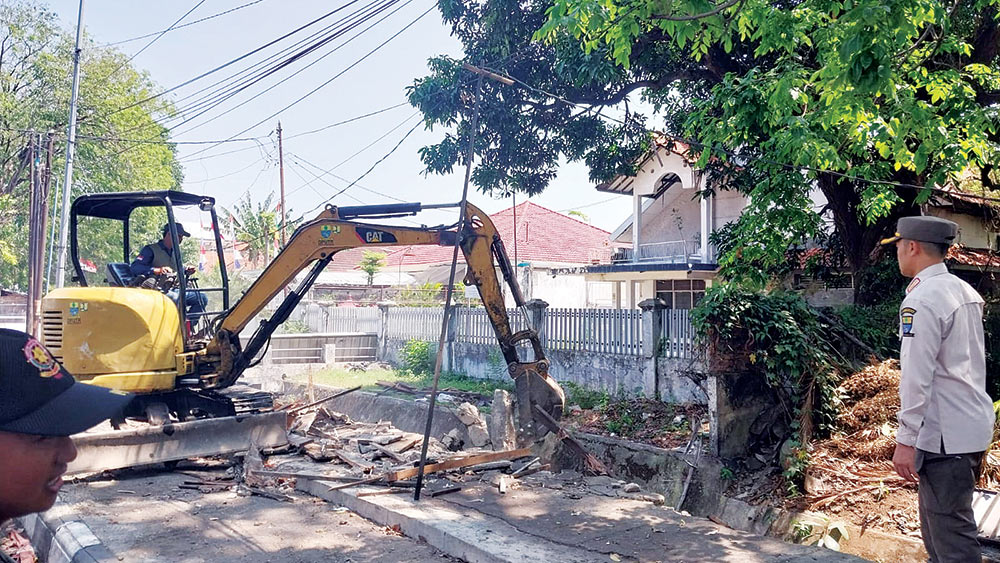 Lapak PKL Kesambi Cirebon Habis Digusur 1 Lapak Pkl Kesambi Cirebon Habis Digusur