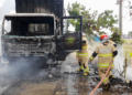Mesin Korslet, Mobil Box Terbakar di Beber Cirebon 17 Mesin Korslet, Mobil Box Terbakar Di Beber Cirebon