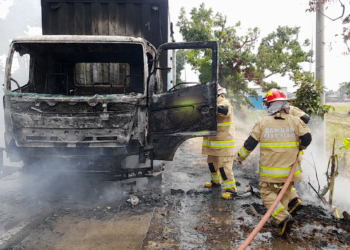 Mesin Korslet, Mobil Box Terbakar Di Beber Cirebon