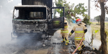 Mesin Korslet, Mobil Box Terbakar Di Beber Cirebon