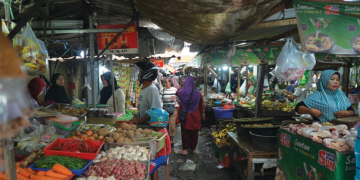 Capaian Retribusi 9 Pasar Pemkab Cirebon Baru 62,18 persen 7 Capaian Retribusi 9 Pasar Pemkab Cirebon Baru 62,18 Persen