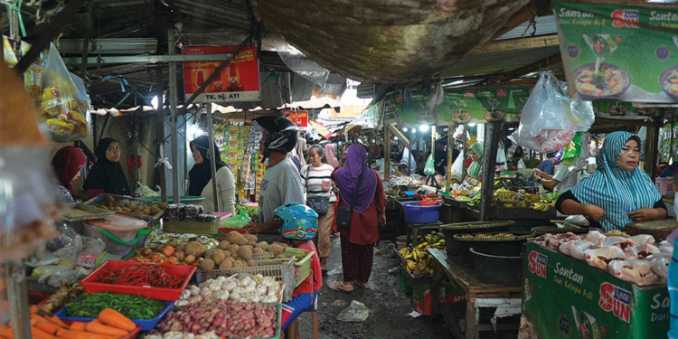 Capaian Retribusi 9 Pasar Pemkab Cirebon Baru 62,18 persen 6 Capaian Retribusi 9 Pasar Pemkab Cirebon Baru 62,18 Persen