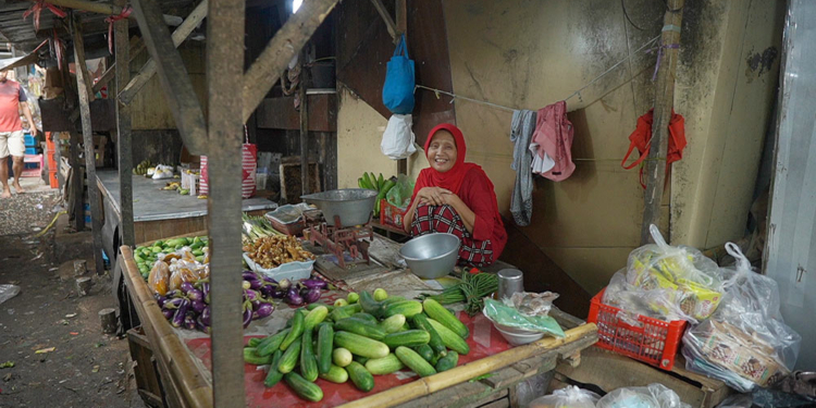 Disperdagin Kabupaten Cirebon Dorong MBG Belanja Bahan Pangan di Pasar Tradisional 6 Pedagang Pasar Tradisional Di Cirebon
