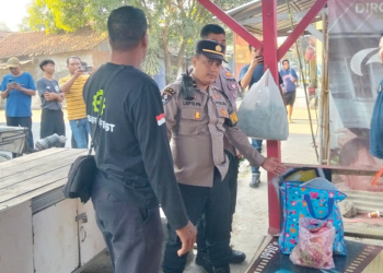 Penemuan Bayi Di Cirebon, Baru Dilahirkan, Dimasukan Dalam Kantong Biru Bersleting, Ditemukan Di Pos Kamling