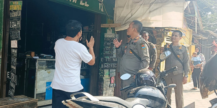 Jadi Korban Pungli, Satpol PP Tertibkan PKL Jalan Fatahillah Cirebon 6 Jadi Korban Pungli, Satpol Pp Tertibkan Pkl Jalan Fatahillah Cirebon