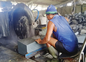 Akui Limbah Cemari Lingkungan, Perajin Batu Alam Cirebon Minta Pendampingan Pemerintah 1 Perajin Batu Alam Cirebon
