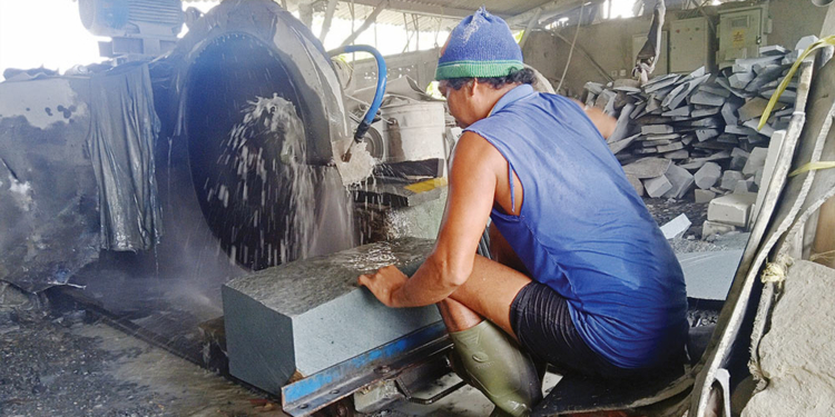 Akui Limbah Cemari Lingkungan, Perajin Batu Alam Cirebon Minta Pendampingan Pemerintah 6 Perajin Batu Alam Cirebon