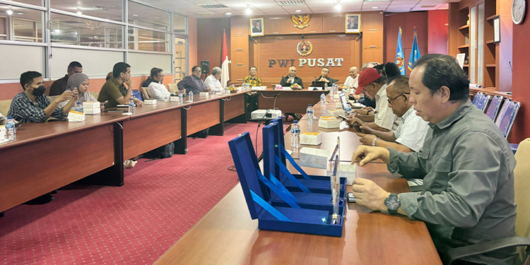 Pwi Pusat