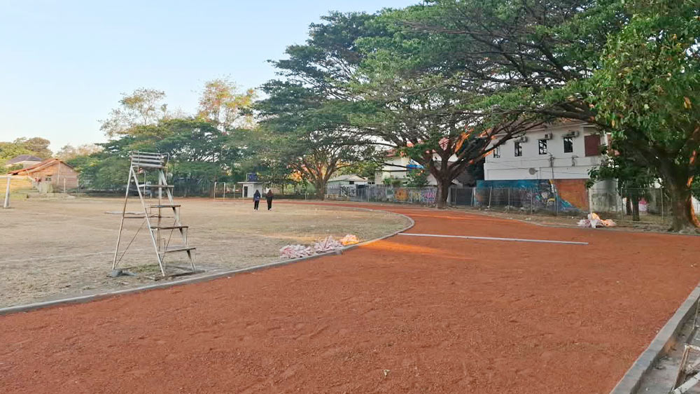 Dispora Kabupaten Cirebon Perbaiki Lintasan Stadion Ranggajati 1 Stadion Watubelah Cirebon