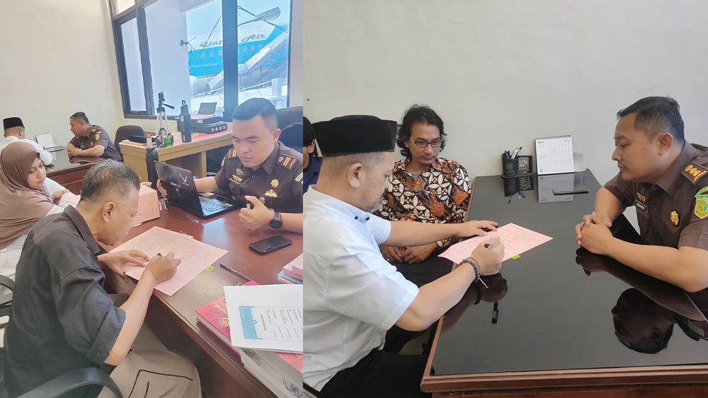 Tersangka Korupsi BPR Bank Cirebon Diserahkan, Berkas P-21, Kejaksaan Sebut Perkara segera Dilimpahkan ke Pengadilan 1 Tersangka Korupsi Bpr Bank Cirebon Diserahkan, Berkas P-21, Kejaksaan Sebut Perkara Segera Dilimpahkan Ke Pengadilan