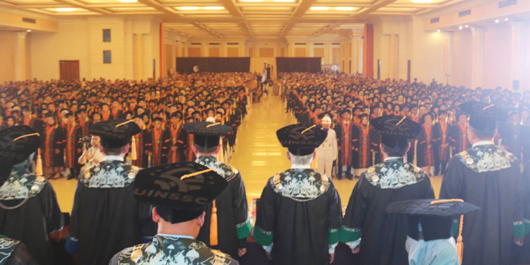 Wisuda Tiga Hari, UIN Siber Cirebon Kukuhkan Lima Guru Besar dan Lepas 1.868 Lulusan 6 Wisuda Tiga Hari, Uin Siber Cirebon Kukuhkan Lima Guru Besar Dan Lepas 1.868 Lulusan