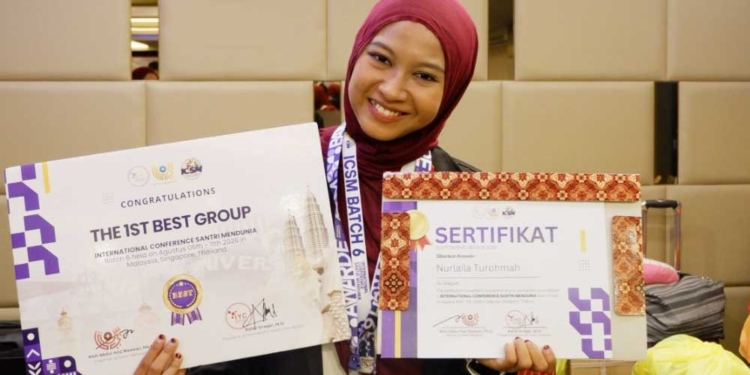 Mahasiswa PAI UIN Siber Cirebon Raih Top 1 Best Group di Konferensi Internasional Malaysia 6 Mahasiswa Pai Uin Siber Cirebon Raih Top 1 Best Group Di Konferensi Internasional Malaysia