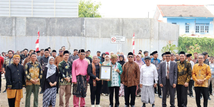 Tanam 17.845 Pohon, UIN Siber Cirebon Raih Rekor MURI 6 Tanam 17.845 Pohon, Uin Siber Cirebon Raih Rekor Muri