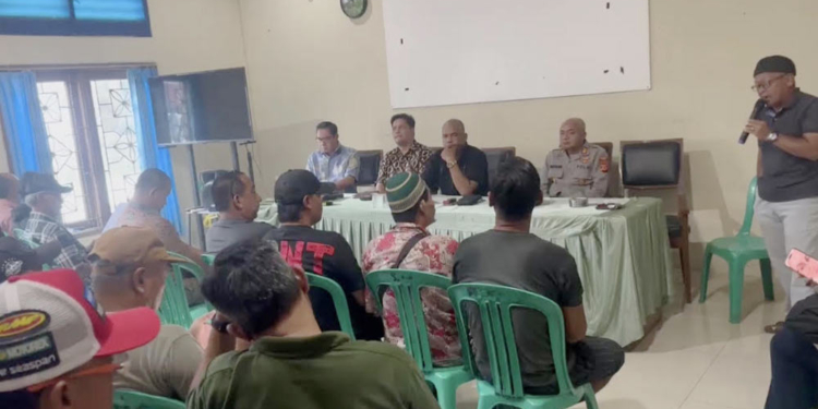 Warga Desa Cikalahang Cirebon Tagih Pipanisasi PDAM Kuningan 6 Suasana Audiensi Masyarakat Desa Cikalahang, Kecamatan Dukupuntang, Kabupaten Cirebon, Untuk Mempertanyakan Realisasi Janji Pipanisasi Air Bersih Dari Pdam Kuningan Bertempat Di Kantor Desa Cikalahang, Jumat, 21 Agustus 2026.
