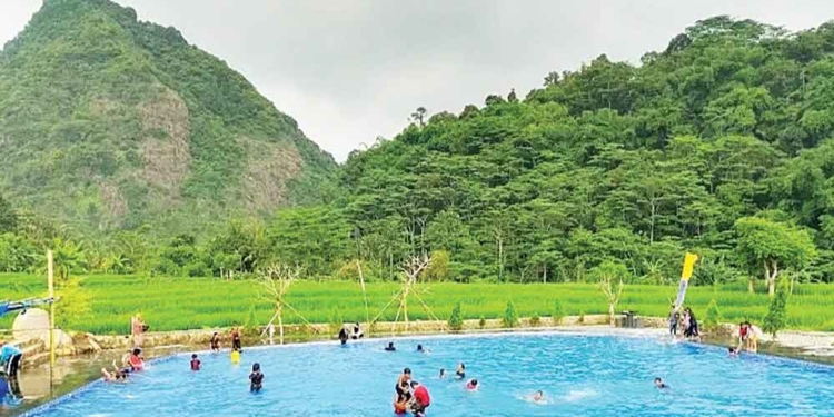 1.236.125 Wisatawan Kunjungi Destinasi Wisata Kabupaten Cirebon 6 1.236.125 Wisatawan Kunjungi Destinasi Wisata Kabupaten Cirebon