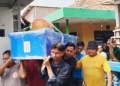 Kedatangan Jenazah Korban Kmp Virgo Transport 8, Yaya Carya, Tiba Di Rumah Duka Di Desa Sigong, Kecamatan Lemahabang, Kabupaten Cirebon, Selasa, 29 September 2026.