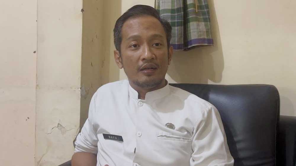 Gelar Kacung Kabupaten Cirebon Pinilih 2017 Vanny Pujanagarana Dicabut 1 Kepala Bidang Ekonomi Kreatif Disbudpar Kabupaten Cirebon, Achmad Bayu Suradilaga, Bicara Terkait Pencabutan Gelar Gelar Kacung Kabupaten Cirebon Pinilih 2017, Vanny Pujanagarana, Jumat, 4 September 2026.