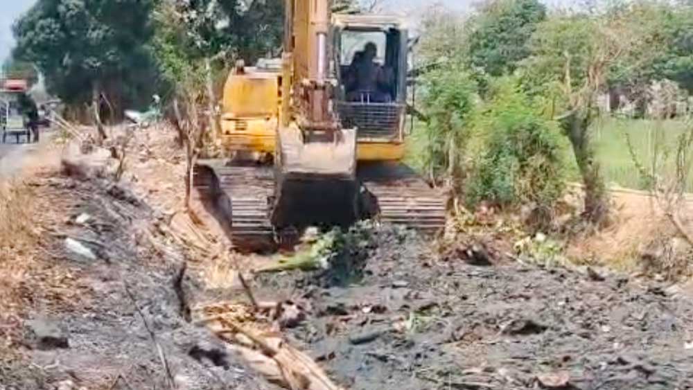 Pasca Penertiban Bangli Kenanga-Plumbon, Sungai Pembuang Karangjati Mulai Dinormalisasi 2 Dputr Kabupaten Cirebon Menerjunkan Alat Berat Untuk Mulai Menormalisasi Sungai Pembuang Karangjati, Senin, 21 September 2026.