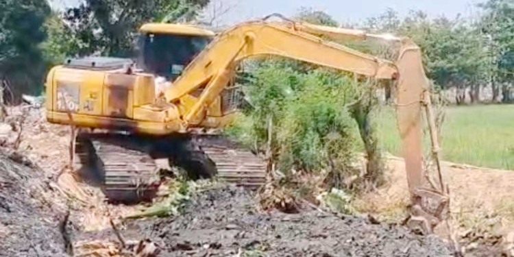 Pasca Penertiban Bangli Kenanga-Plumbon, Sungai Pembuang Karangjati Mulai Dinormalisasi 6 Dputr Kabupaten Cirebon Menerjunkan Alat Berat Untuk Mulai Menormalisasi Sungai Pembuang Karangjati, Senin, 21 September 2026.