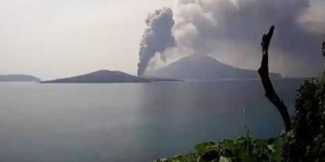 Warga Diminta Waspada Risiko Abu Vulkanik Gunung Anak Krakatau 7 Abu Vulkanik Gunung Anak Krakatau