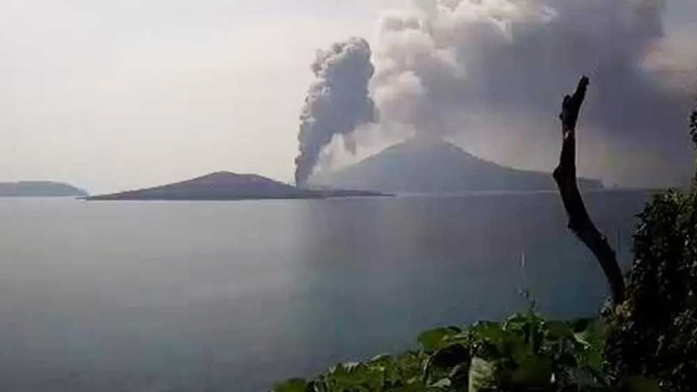 Warga Diminta Waspada Risiko Abu Vulkanik Gunung Anak Krakatau 1 Abu Vulkanik Gunung Anak Krakatau