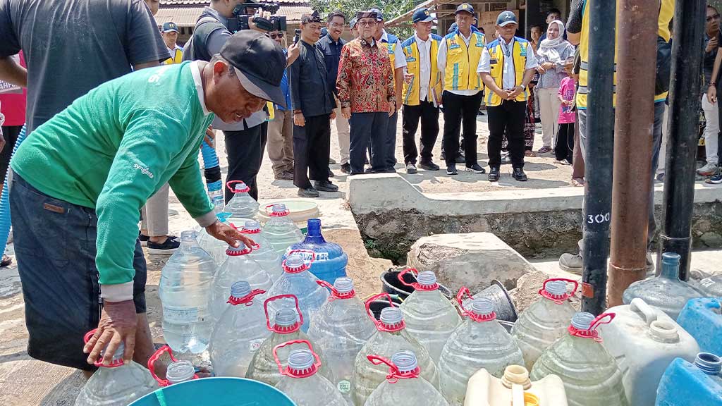 Kekeringan, BPBD Kabupaten Cirebon Salurkan 65 Ribu Liter Air Bersih, Klangenan Terima Terbanyak 1 Bantuan Air Bersih