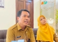 Asal-usul 196 Karung Beras Bantuan Pangan di Rumah Warga Waled Diselidiki 10 Kabid Ketersediaan, Kerawanan Dan Distribusi Pangan Dkpp Kabupaten Cirebon, Moch Muslih Saat Memberikan Keterangan Pers Terkait Penemuan 196 Karung Beras Bantuan Pangan Di Sebuah Rumah Di Desa Ambit, Kecamatan Waled, Kabupaten Cirebon, Senin, 7 September 2026.